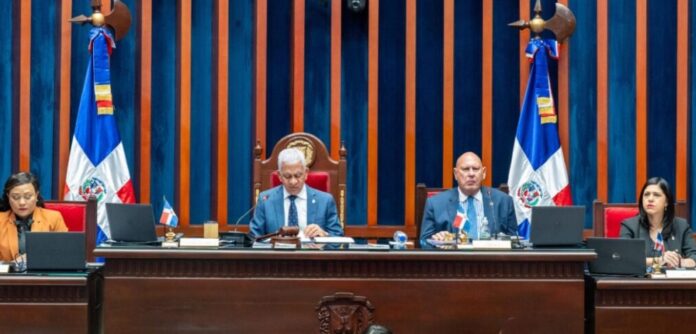 SENADORES APRUEBAN