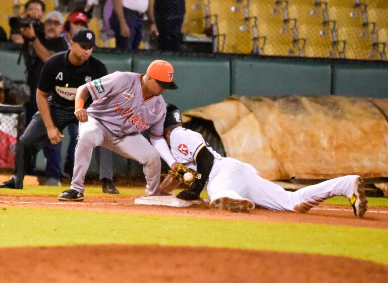 Toros del Este vencen en maratónico duelo a Águilas Cibaeñas 14-7 en Santiago Béisbol