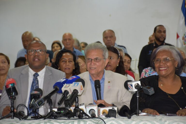 Waldo consigue aumento de salarios a favor de los médicos que trabajan en el Sistema Dominicano de Seguridad Social