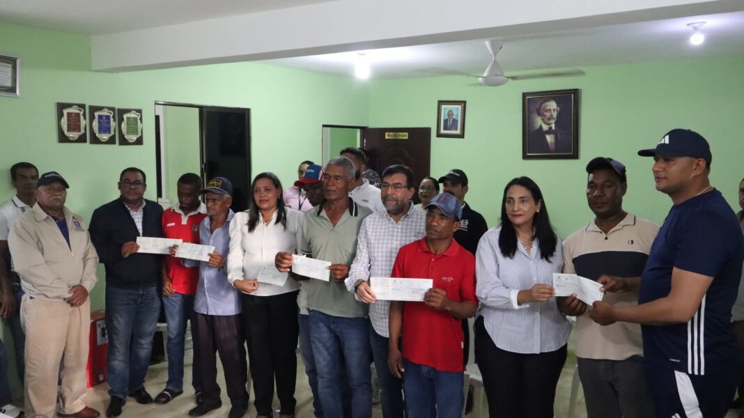 Gobierno paga más de RD$8 millones en indemnización a agricultores de Azua afectados por Presa Monte Grande