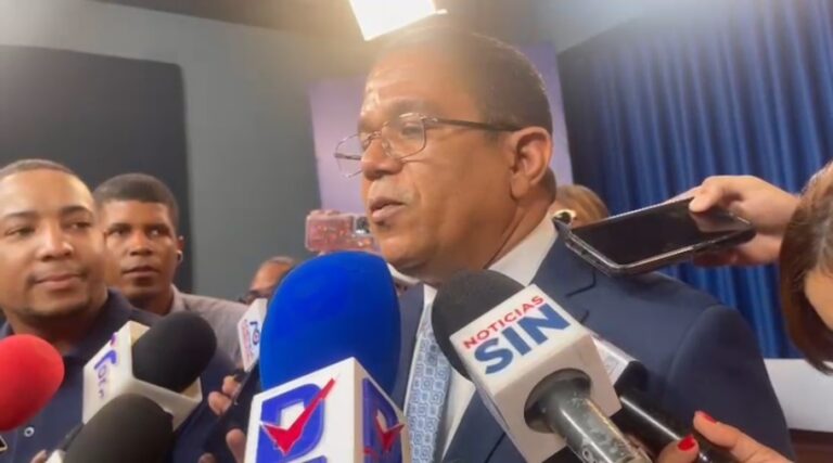 Senadores respaldan propuesta de Omar Fernández busca eliminar impuestos a salarios menores RD$52,000