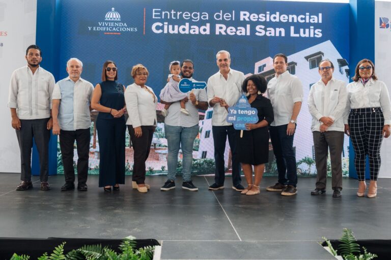 Presidente Abinader y ministro Bonilla entregan 360 nuevas viviendas en Ciudad Real San Luis, Santo Domingo Este