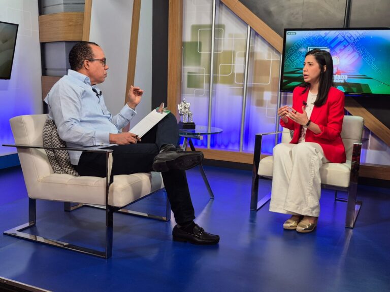 “La muerte debe estar medicalizada, se debe acompañar al paciente; no creo en la eutanasia”, afirma doctora Angela Marmolejos