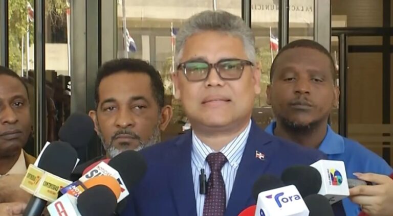 Carlos Peña solicita juicio político a jueces del Tribunal Constitucional por fallo sobre relaciones homosexuales