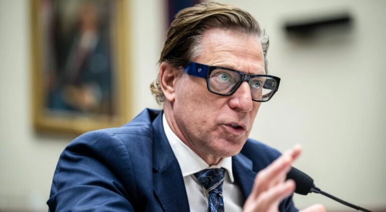 El director de la agencia de emergencias de EE. UU. renuncia tras una corta gestión