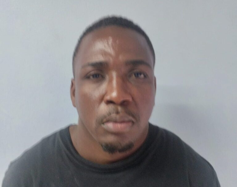 Policía Cibernética arresta hombre acusado de recibir más de RD$1 MM por fraude bancario