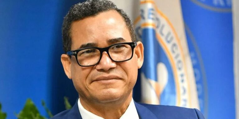 Ministro de Trabajo dice propuesta de indexación salarial “no es nueva” y debe analizarse con responsabilidad