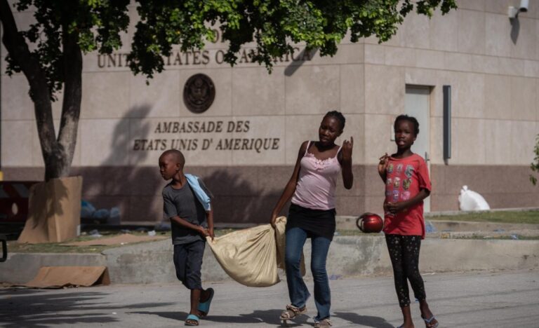 Estados Unidos despliega nuevo contingente de marines para reforzar seguridad en su embajada en Haití