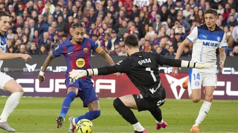 El Barça remonta ante el Alavés y vuelve a ser líder provisional en LaLiga