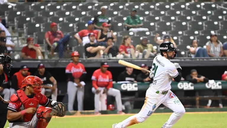 Las Estrellas Orientales doblegan a los Leones en el estadio Tetelo Vargas