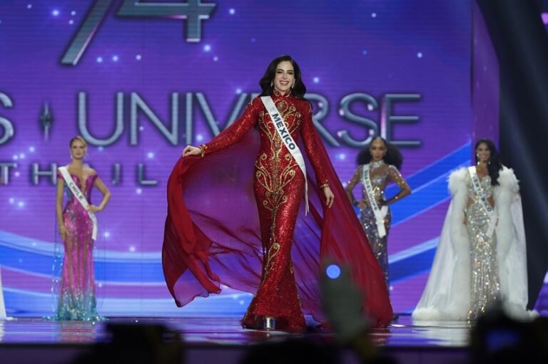 Fátima Bosch es coronada como Miss Universo 2025