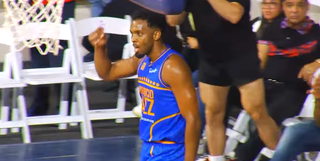 Mauricio Báez apabulla a San Lázaro en el tercero de la serie semifinal B del TBS Distrito