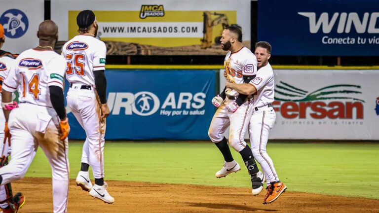 Toros vienen de atrás para imponerse sobre los Gigantes