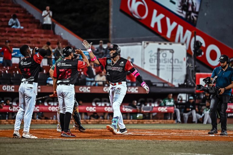Gutiérrez y Franco destrozan a Estrellas y Gigantes ganan tercero consecutivo