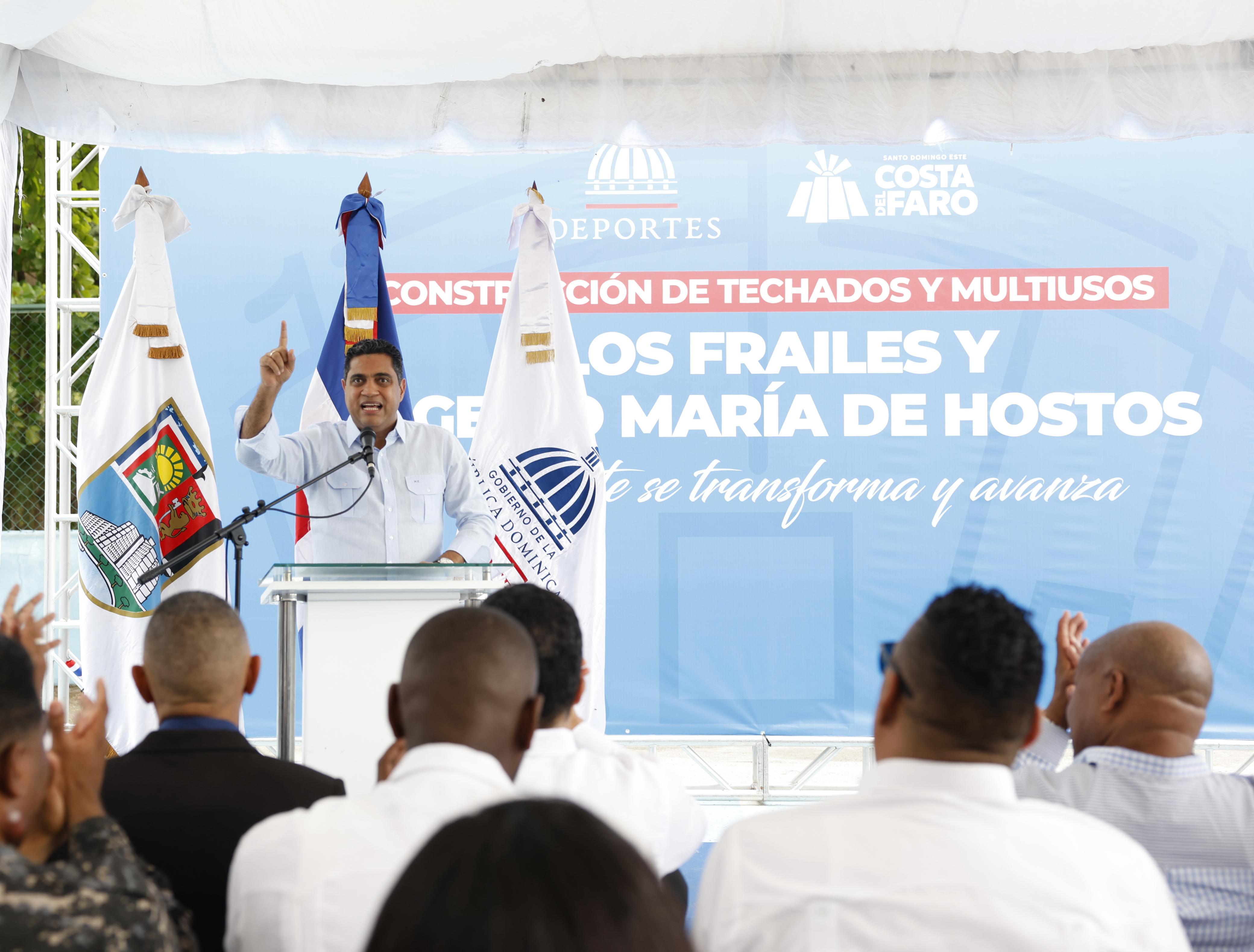 Ministro Kelvin Cruz inicia construcción de 11 techados multiusos en SDE con inversión de 300 millones