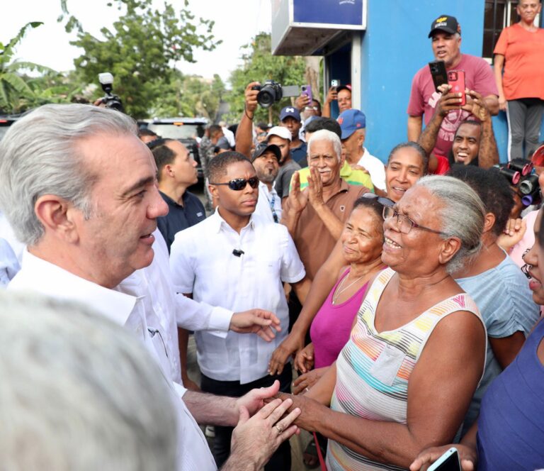 Presidente Abinader lidera jornada de inauguraciones en Santiago con entrega de centros educativos, deportivos, culturales y asfaltado de calles