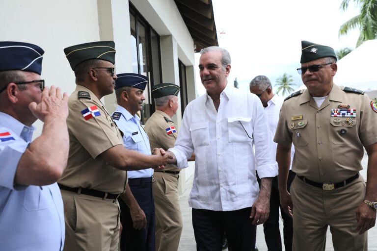Ministro de Defensa anuncia entrega de más de RD$600 millones por concepto de “sueldo por año” a través del ISSFFAA para militares retirados