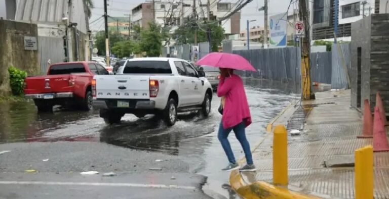 Sistema frontal casi estacionario continuará provocando lluvias en RD
