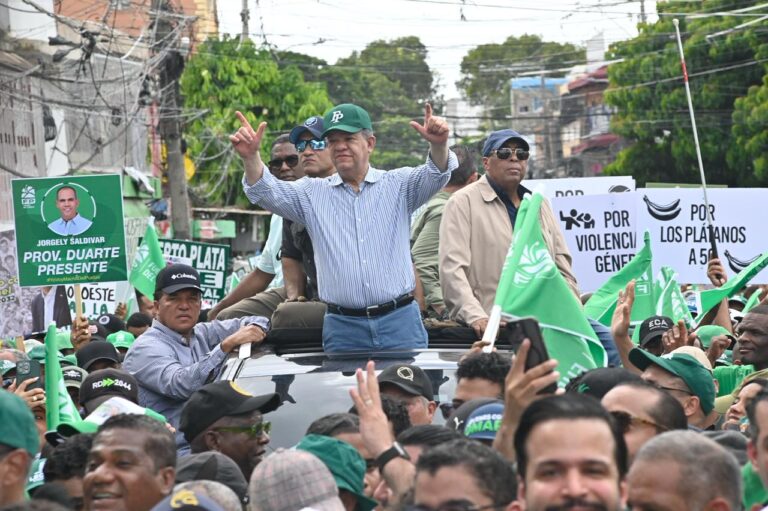 Leonel tilda al PRM de “inepto e incapaz” y afirma que precios de alimentos han aumentado hasta un 257%