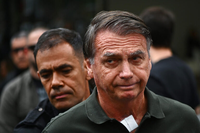 La Policía brasileña detiene a Bolsonaro de manera preventiva; creen tiene planes para fugarse
