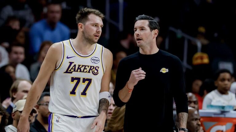 Los Lakers ganan a los Pelicans al ritmo de Doncic, Reaves y Ayton