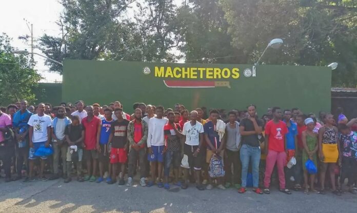 MAS DE CIEN HAITIANOS ILEGALES