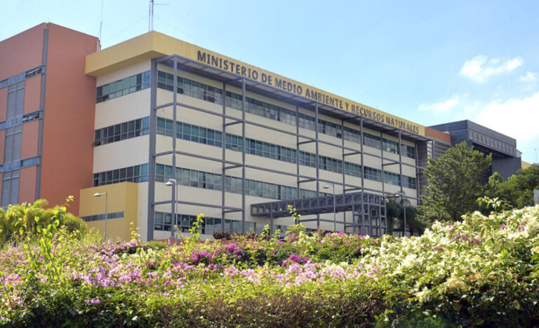 Auditoría revela Medio Ambiente no registró pagos de Navidad por más de RD$83 millones en 2012 y 2013