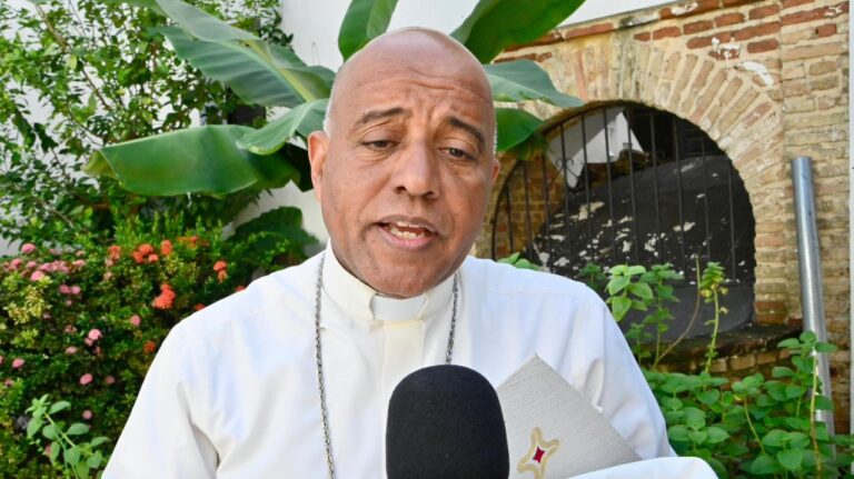 Obispos respaldan propuesta de Omar Fernández para reducir impuestos a salarios de 720 mil trabajadores