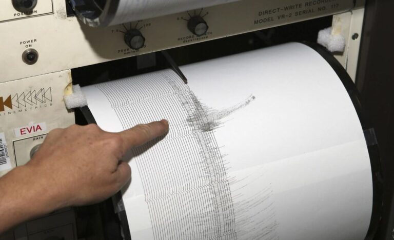 Al menos cinco muertos y más de 60 heridos por un terremoto de magnitud 5,5 en Bangladés