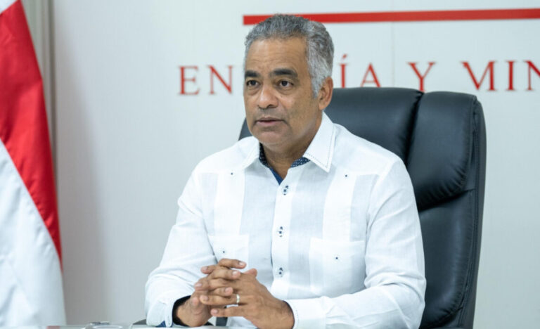 Ministro Joel Santos ordena investigación por blackout; dice no se puede confirmar sabotaje por el momento