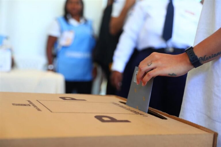 Reportaje- Opinan planteamiento de que se permita votar a los militares es cortina de humo para distracción