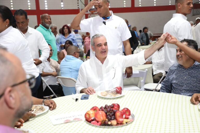 Reportaje- Abinader dice sentirse indignado porque Santiago Hazim lo traicionó