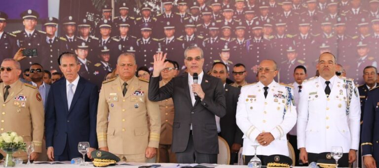 Presidente Abinader encabeza cuadragésima octava graduación de 64 nuevos cadetes de la Policía Nacional formados bajo el Modelo de Transformación