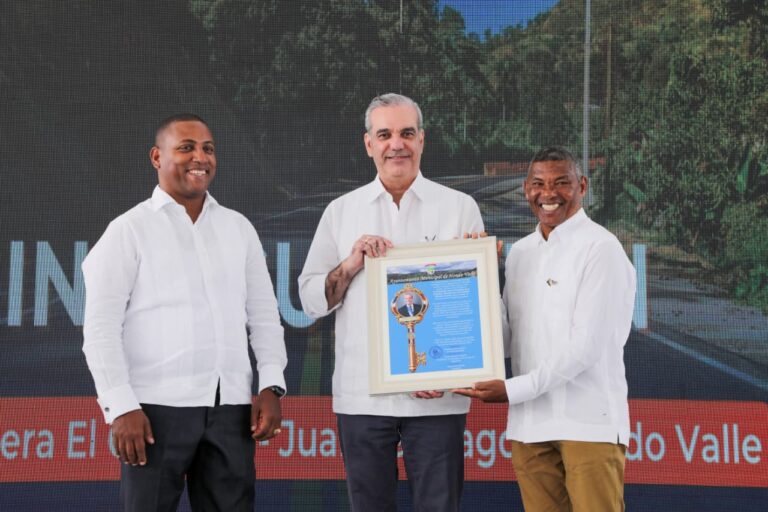 Abinader destaca impacto en el turismo, la agricultura y la mejora de la calidad de vida de las comunidades donde nace la RD