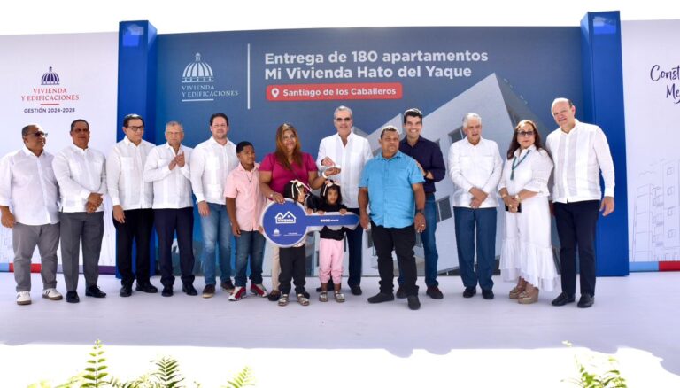 Presidente Abinader inaugura en Hato del Yaque de Santiago 180 viviendas que beneficiarán a cientos de familias y una escuela que favorecerá a 650 estudiantes