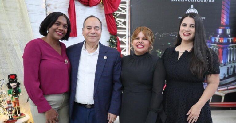 Director de Prensa de la Presidencia resalta rol de periodistas y comunicadores en la democracia durante encuentro en Santiago