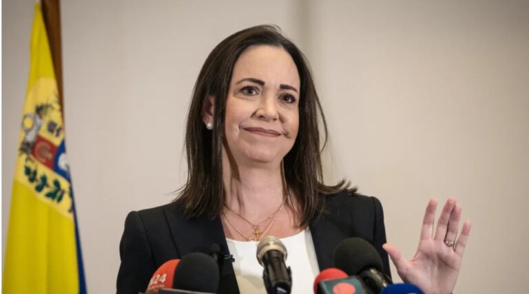 Grupo de rescate de EE.UU. que evacuó a Machado de Venezuela niega que Trump lo contratara