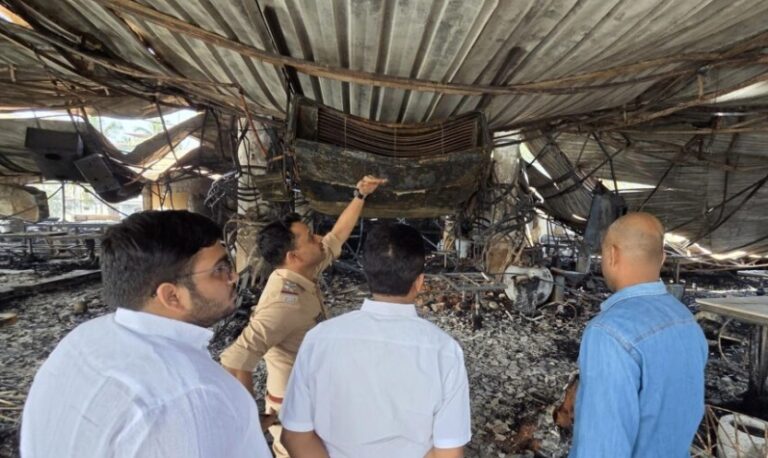 Tailandia apresa dueños de la discoteca en la India en la que murieron 25 personas