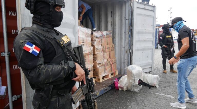 DNCD refuerza seguridad antidrogas en aeropuertos y puertos por temporada navideña