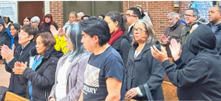 Dominicanos del Alto Manhattan realizan misa en honor a víctimas del fraude al SENASA