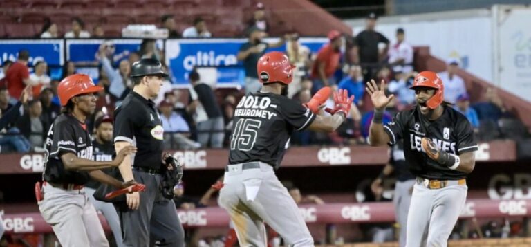 Escogido remonta en San Francisco de Macorís y se mantiene invicto en el Round Robin