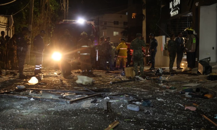 Mived y bomberos evalúan daños en en Edificio de Villa Marina por explosión