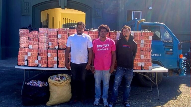 Ejército de RD incauta contrabando de 280 mil cigarrillos ocultos bajo carga de paja en un camión en Montecristi