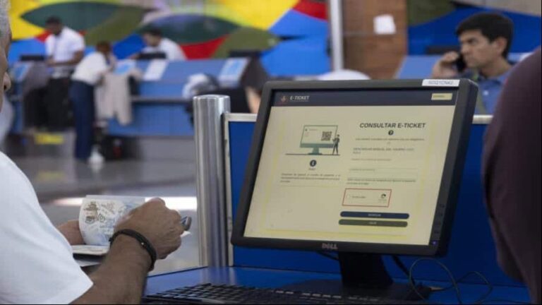 Migración informa falla técnica afecta llenado del formulario digital obligatorio para  salir de República Dominicana