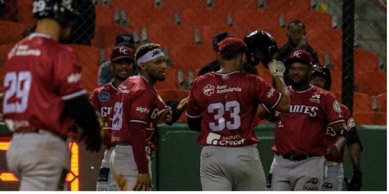 Gigantes silencian a los Toros con remontada en el noveno