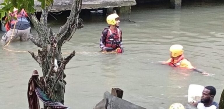 Encuentran muerto niño de tres años que cayó a canal de riego al ayudar a un no vidente a cruzarlo