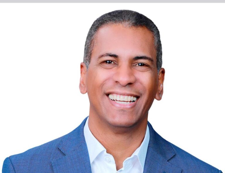 Demóstenes Martínez es designado nuevo presidente de la Fuerza del Pueblo en la provincia de Santiago