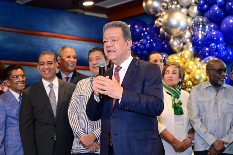 Leonel recibe salutaciones por su cumpleaños; tras un 2025 “horrible”, confía en un 2026 de progreso para el país