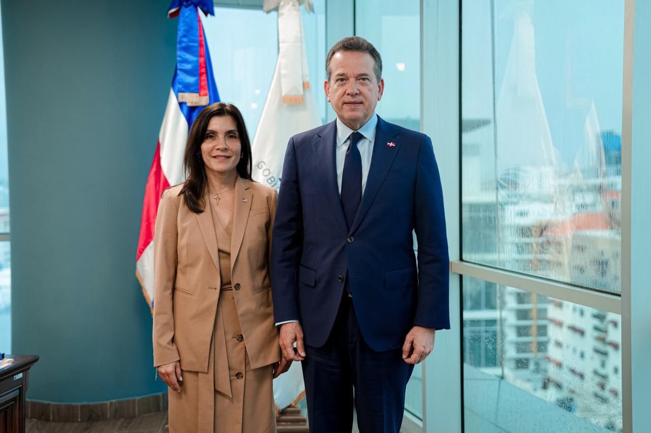 Ministro Ito Bisonó recibe a la embajadora de EE. UU., Leah Campos; inicia encuentros oficiales con instituciones del Gobierno