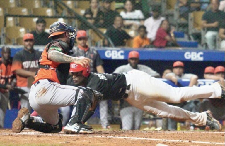 Leones del Escogido se afianzan en el tercer lugar